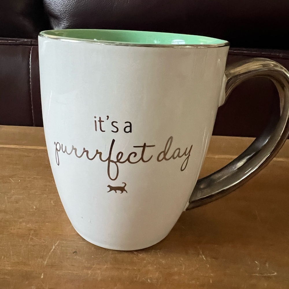 Cute Cat themed coffee mug. Perfect condition.